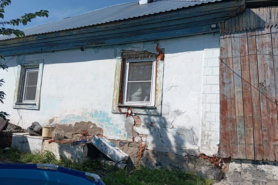 Под Новосибирском многодетную семью переселят из разрушающегося дома. Фото: прокуратура НСО.