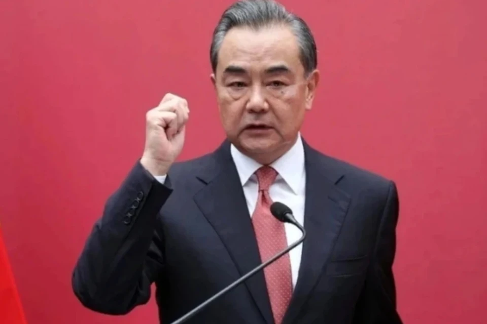 Ван И: Китай будет содействовать мирному урегулированию конфликта на Украине
