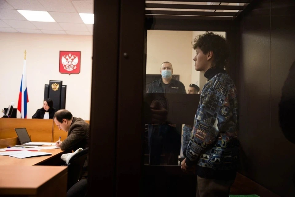 Певца оставили под арестом