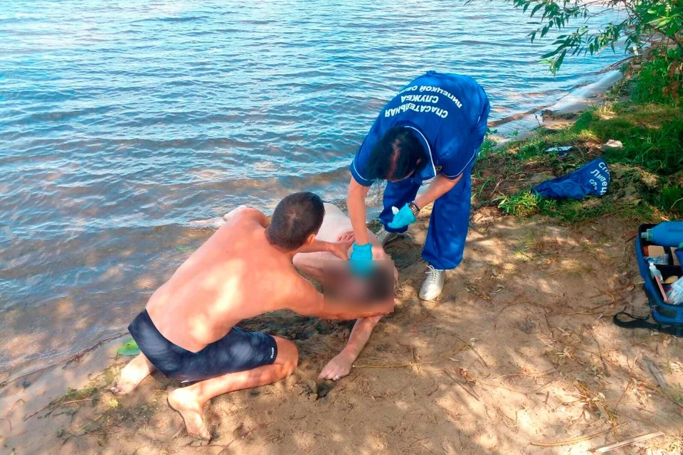 Липецкие спасатели вытащили из воды мужчину, который пошел ко дну в реке Воронеж