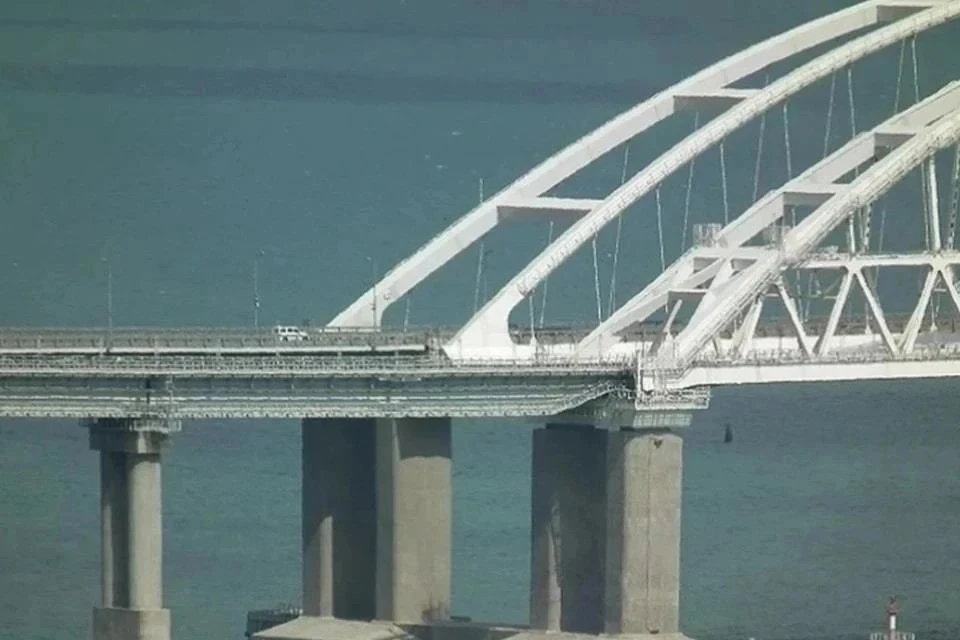 В очереди перед Крымским мостом с обеих сторон стоят 750 автомобилей