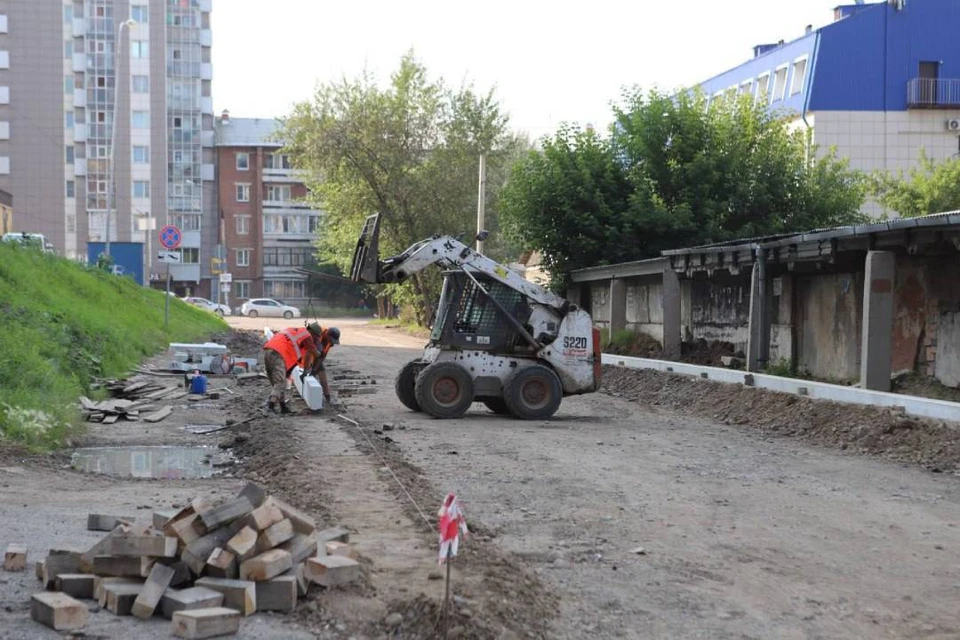 Дорогу к строящемуся детсаду обустраивают в Иркутске