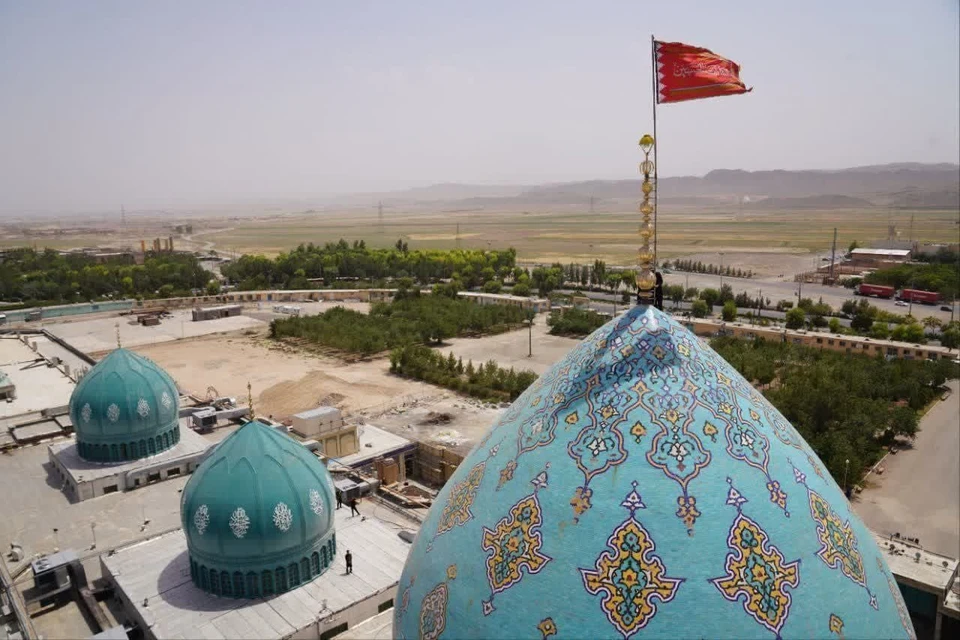 В Иране после убийства Хании над мечетью Джамкаран подняли красный флаг. Фото: Скриншот телеканала