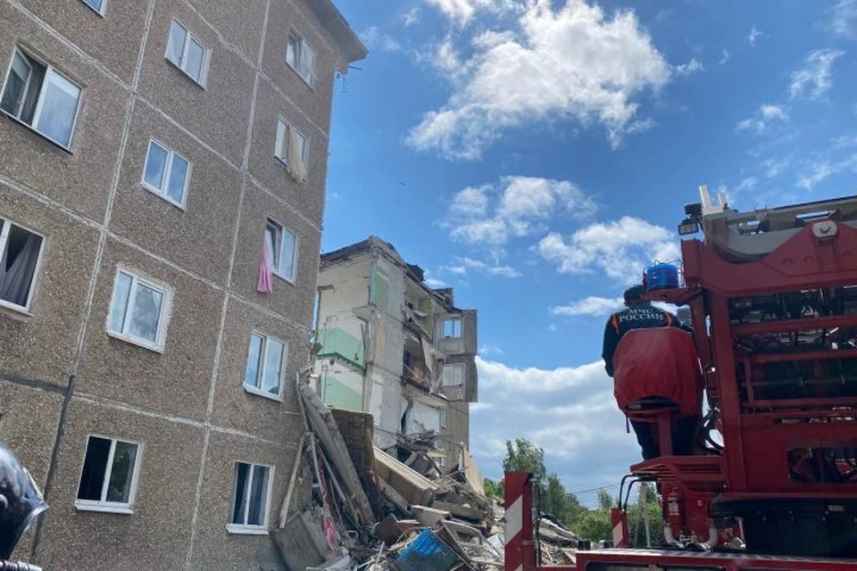 Взрывом уничтожило два подъезда Фото: Владислав Пинаев