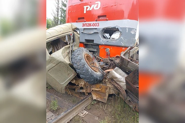 В Прикамье водитель ЗИЛа, протаранившего поезд, отсиживался в лесу