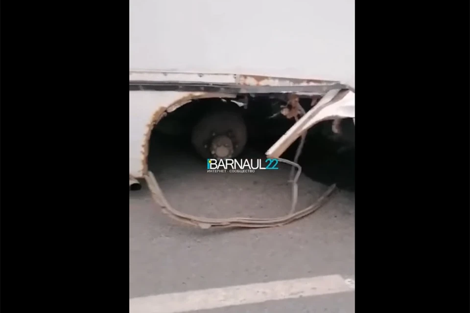 Отвалившееся колесо. Скриншот видео со страницы vk.com/barneos22