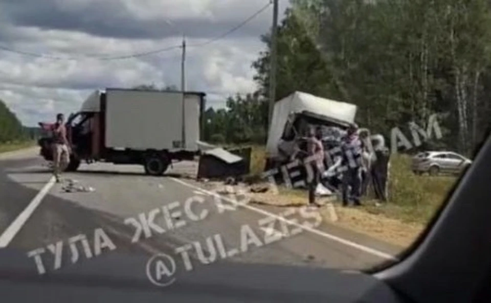 Две «ГАЗели» столкнулись на Веневском шоссе под Тулой. Фото: «Тула Жесть».
