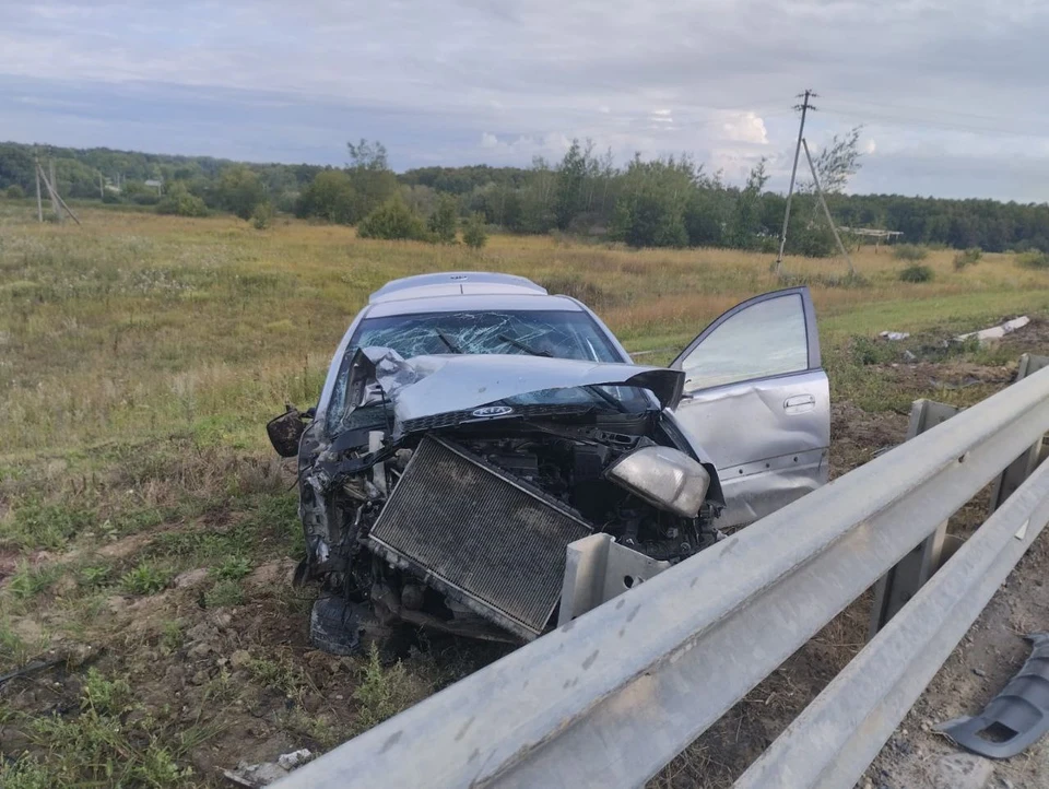 Двух пассажиров автомобиля Kia госпитализировали в больницу после ДТП в Ясногорском районе