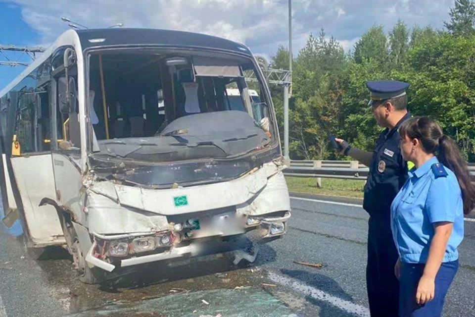 В салоне автобуса находились 18 пассажиров.