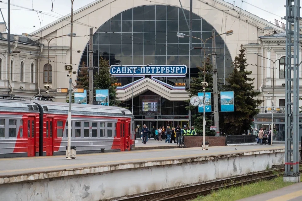Детей из Курской области примут в Петербурге. При необходимости их обеспечат местами в школах.