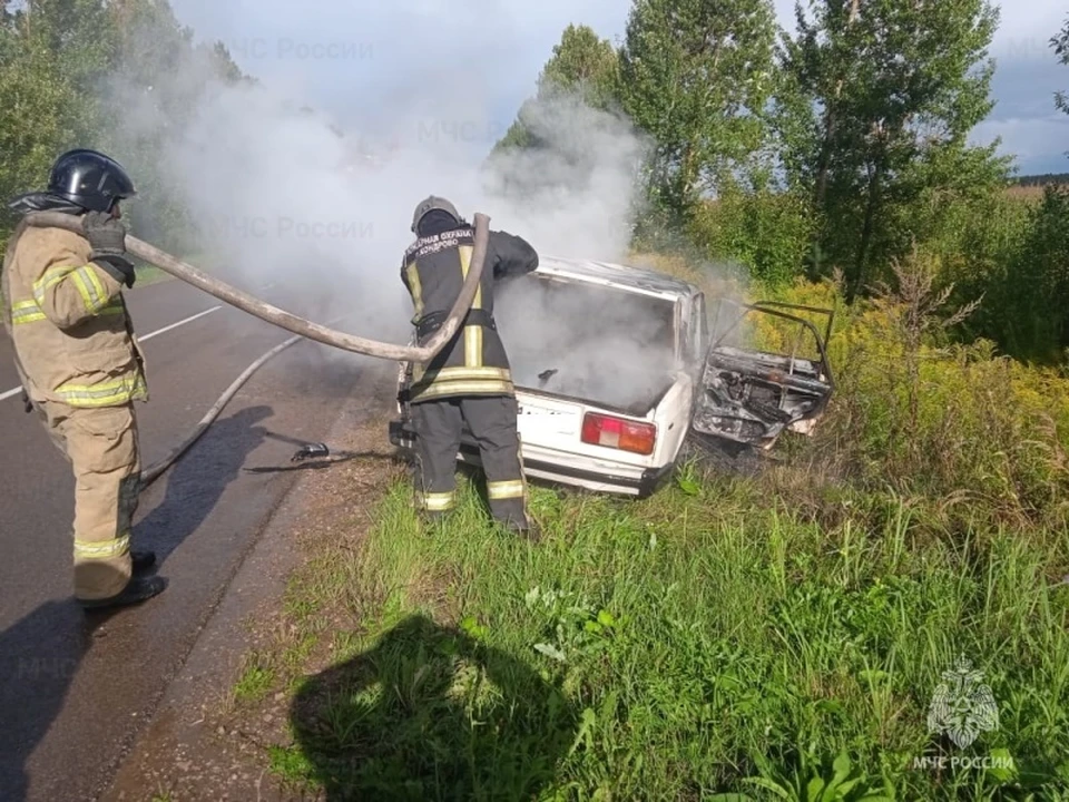 В Калужской области загорелся автомобиль