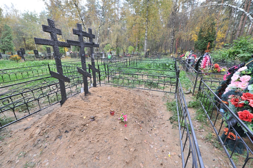 Вандализм на кладбищах должны наказывать с собой строгостью.