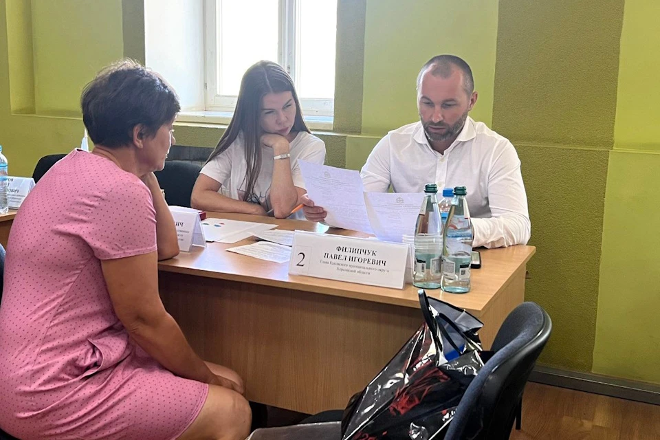 В приемную губернатора поступило 113 вопросов от жителей Каховского округа Фото: ТГ-канал Павла Филипчука