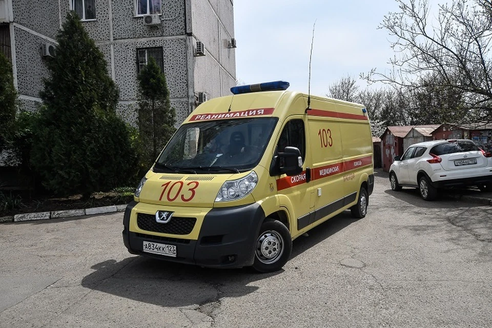 Двухлетний мальчик выпал из окна пятого этажа в Хабаровском районе