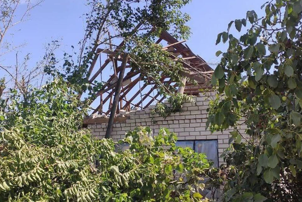 В Днепрянах в результате удара ВСУ разрушен дом Фото: ТГ-канал Виталия Гура