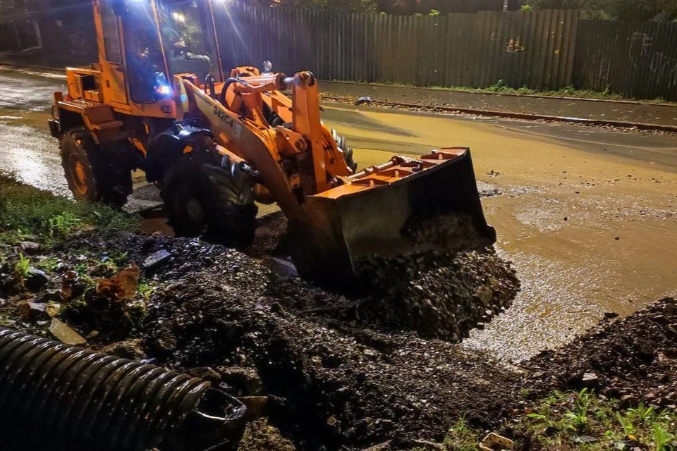 Потоки воды снесли с сопок тонны грунта. Фото: Содержание городских территорий