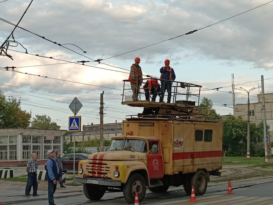Работники «Ульяновскэлектротранс» восстановили 70 метров контактной сети. Фото Ульяновскэлектротранс