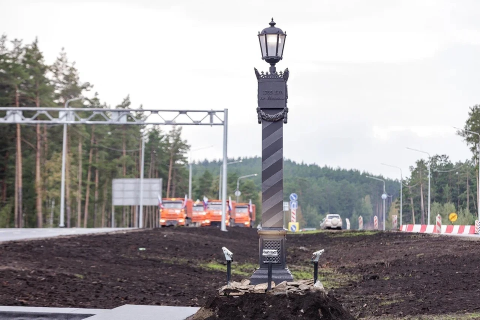 Но отремонтированном участке установили современный верстовой столб.