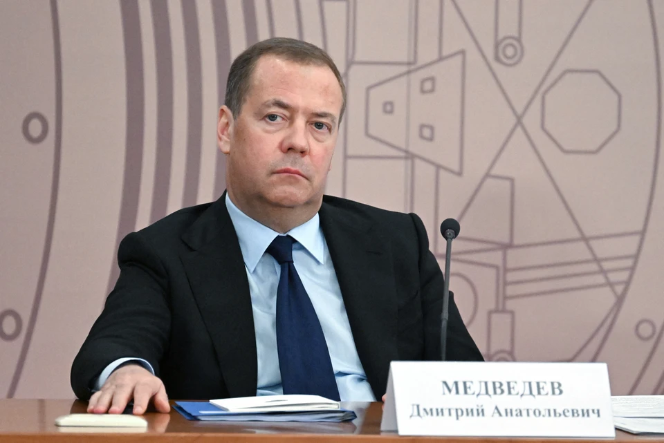Медведев назвал задержание Павла Дурова во Франции политическим делом