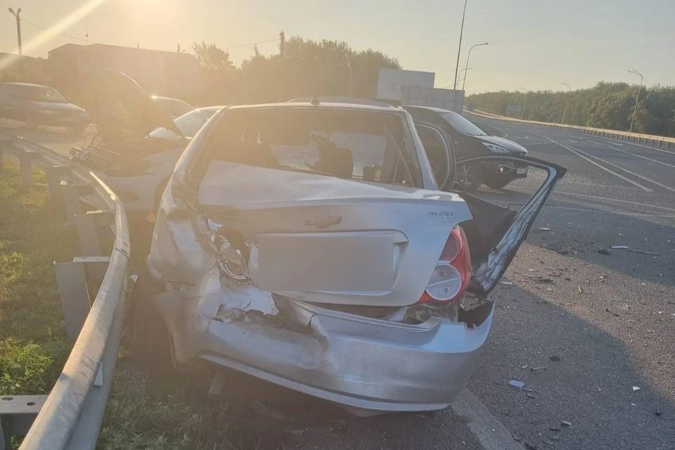 В результате ДТП пассажир «Шевроле Авео» от полученных травм скончался в машине скорой помощи.