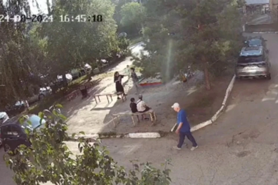 В Самаре молодая мать напала на подростка с перцовым баллончиком Фото: стоп-кадр из видео