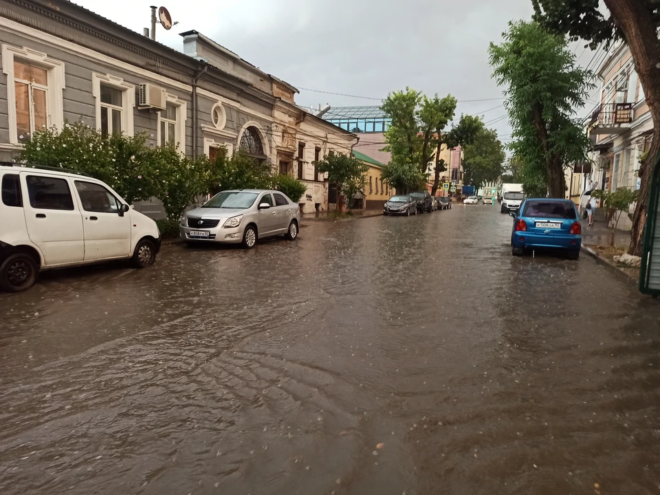 Все решетки ливневок должны быть очищены от мусора и листьев