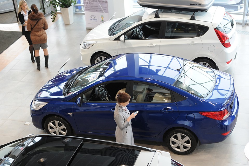 В августе продажи новых авто выросли на треть: Что заставляет россиян раскупать машины