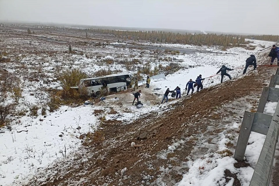 ДТП могло произойти из-за выпавшего снега. Фото: УпрДор