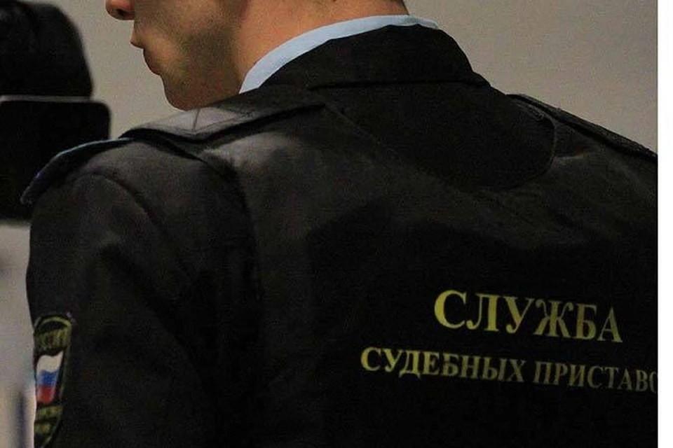 Приставам пришлось долго искать должника.