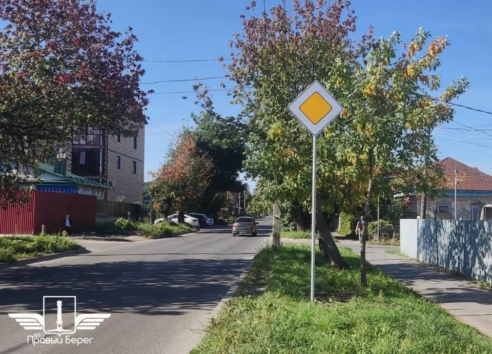 Специалисты ульяновского Правого берега по обращению Госавтоинспекции установили новые знаки приоритета. ФОТО: тг-канал Правый берег Ульяновск