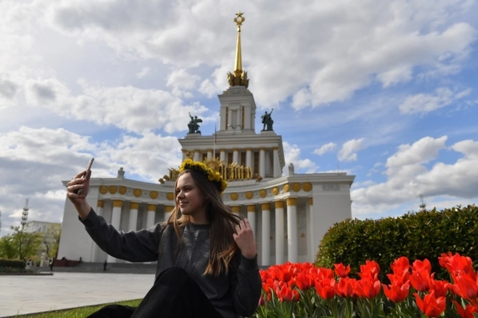 Москвичи наслаждаются последними теплыми деньками