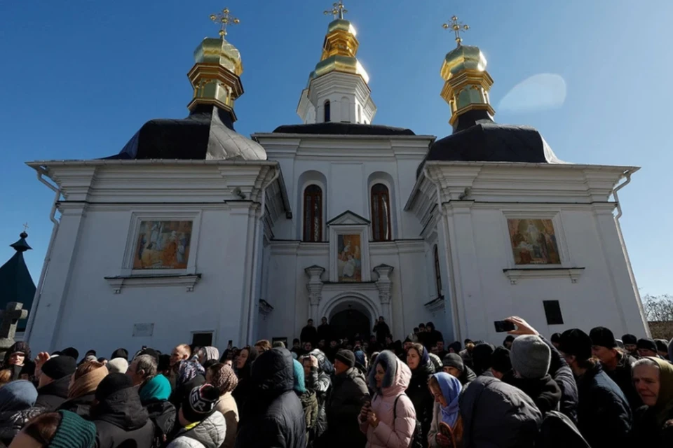 Адвокат Чекман: В Введенском мужском монастыре УПЦ в Киеве идут обыски