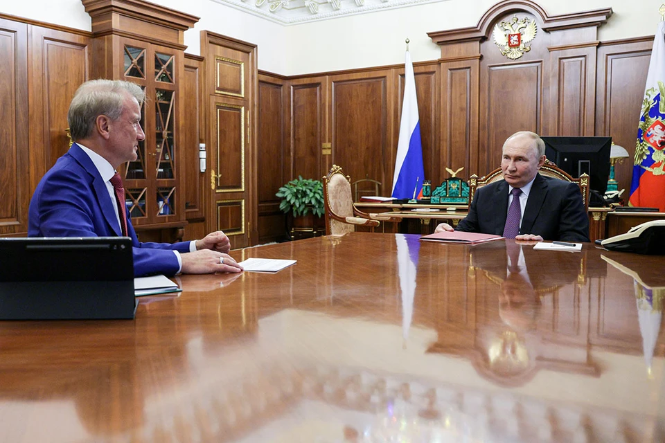 Владимир Путин встретился с главой Сбербанка Грефом. Фото: Александр Казаков/пресс-служба президента РФ/ТАСС