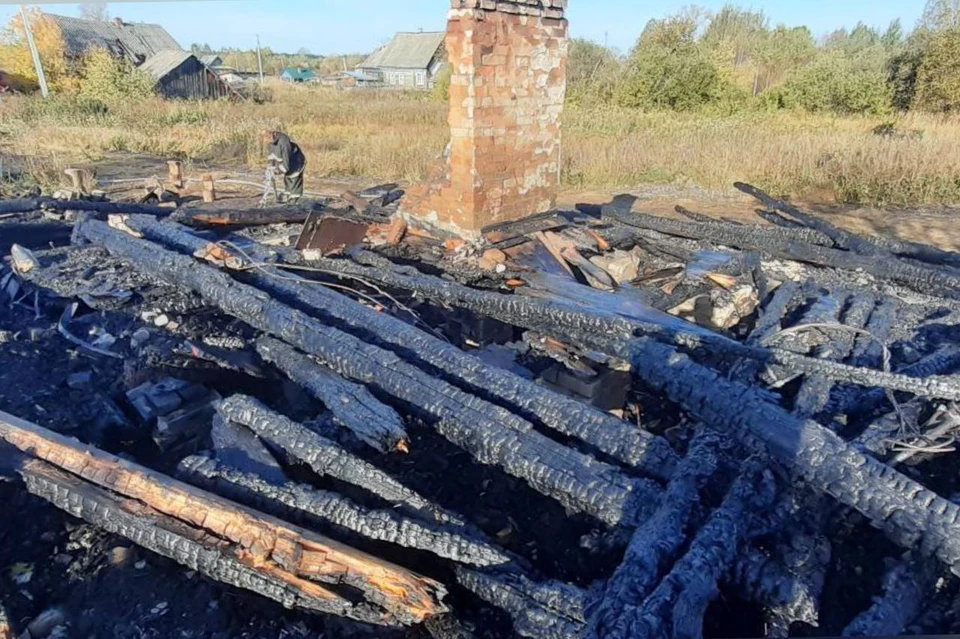 Мужчина погиб при пожаре в деревянном бараке в Нижегородской области