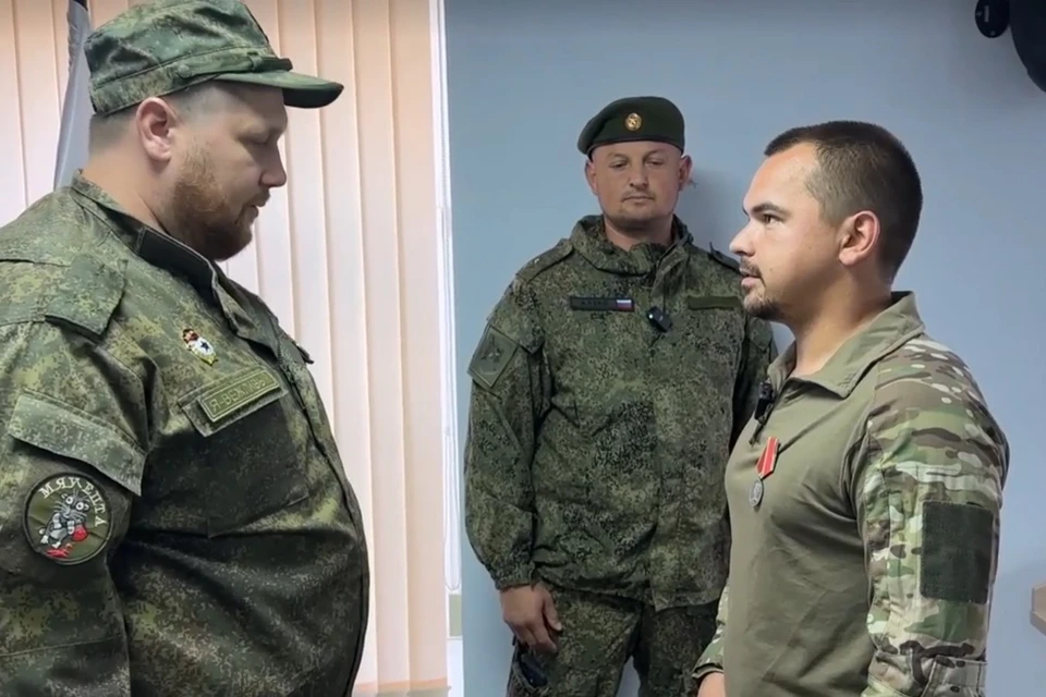 Госнаграды вручили 30 бойцам гвардейского Московского мотострелкового полка
