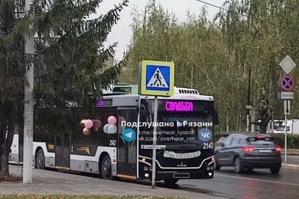 Свадебный троллейбус заметили в Рязани. Фото: ТГ-канал Подслушано в Рязани