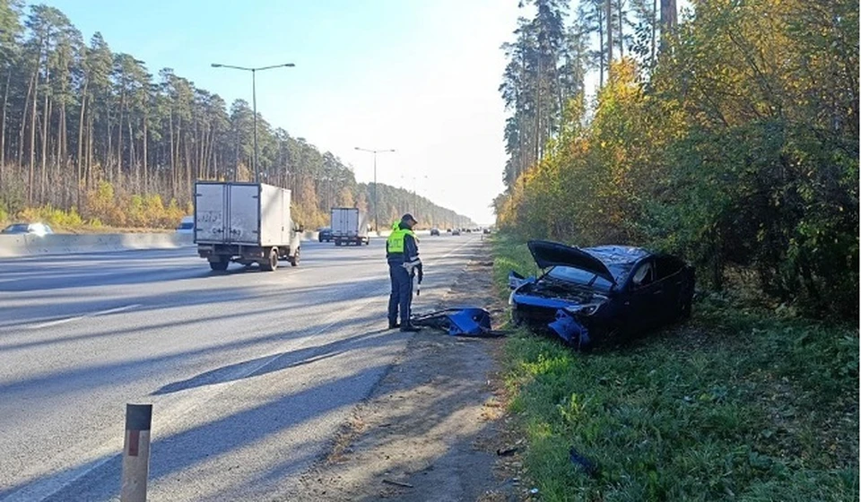 Авария произошла утром 7 октября на 10-м километре Кольцовского тракта. Фото: ГИБДД Свердловской области