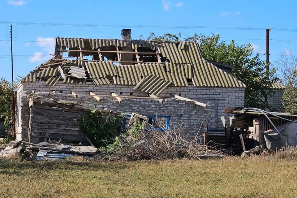 Украинская ракета уничтожила дом в селе Красное и ранила двух детей. Фото: тг-канал Владимира Сальдо.