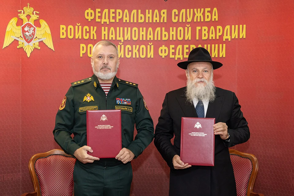 Алексей Воробьев и Александр Борода в Центральном музее войск национальной гвардии. Фото: Росгвардия