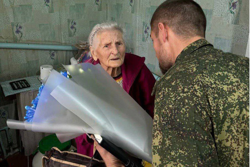 Херсонские следователи навестили 96-летнего ветерана войны Фото: СУ СК России по ХО
