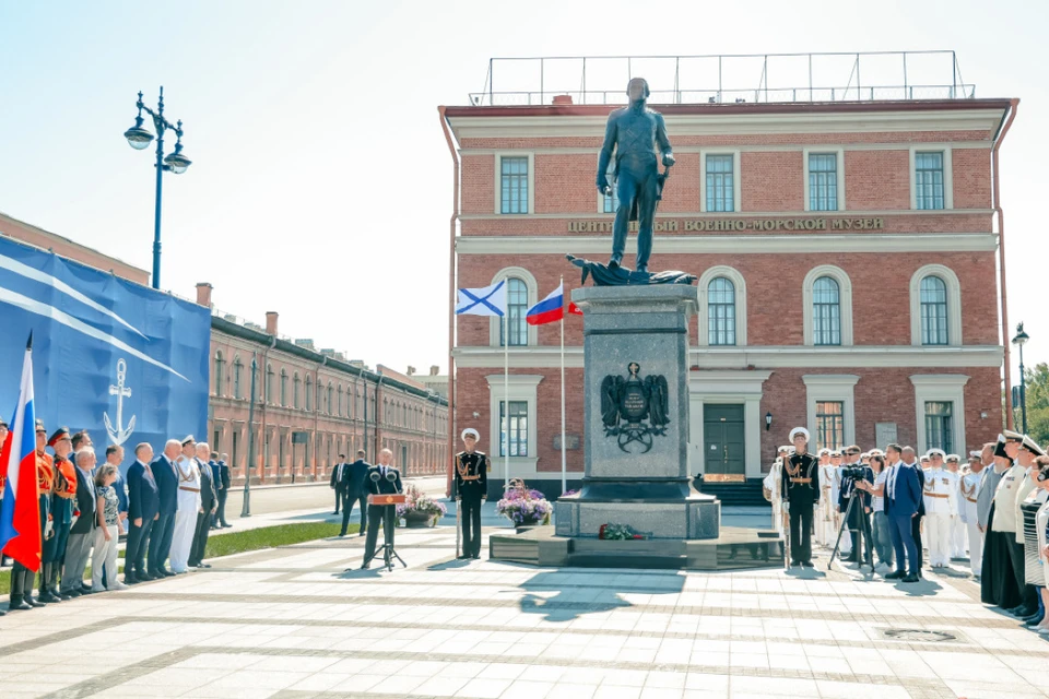 Торжественное мероприятие прошло на площади Труда. Фото: Смольный