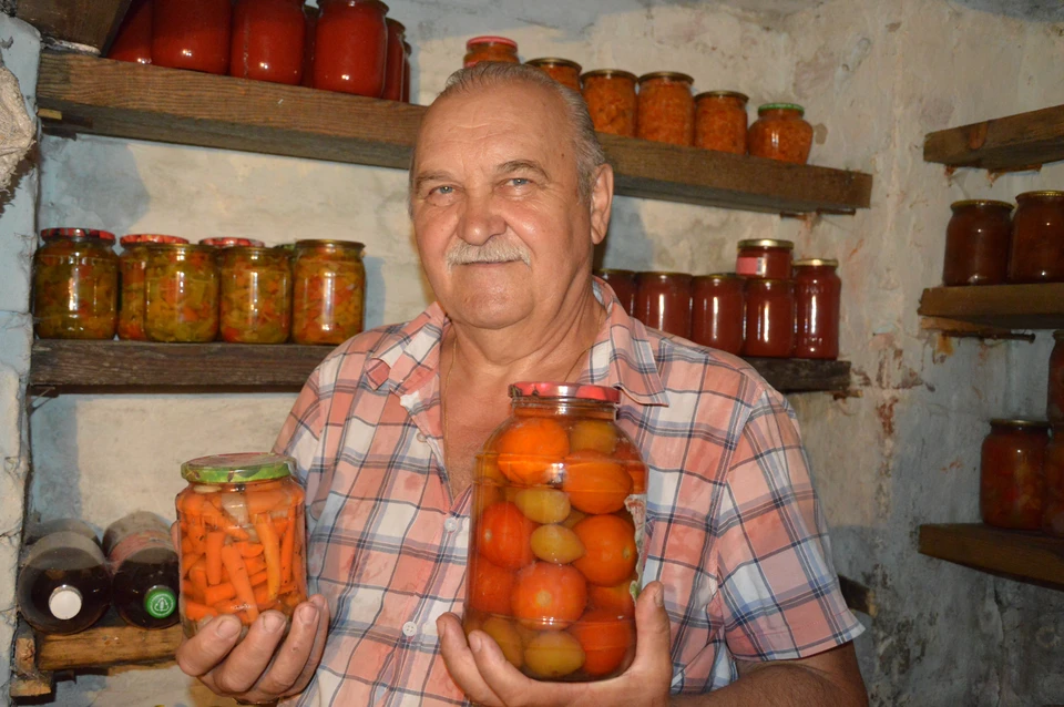 Припасами семья Дмитриевых делится с бойцами СВО.