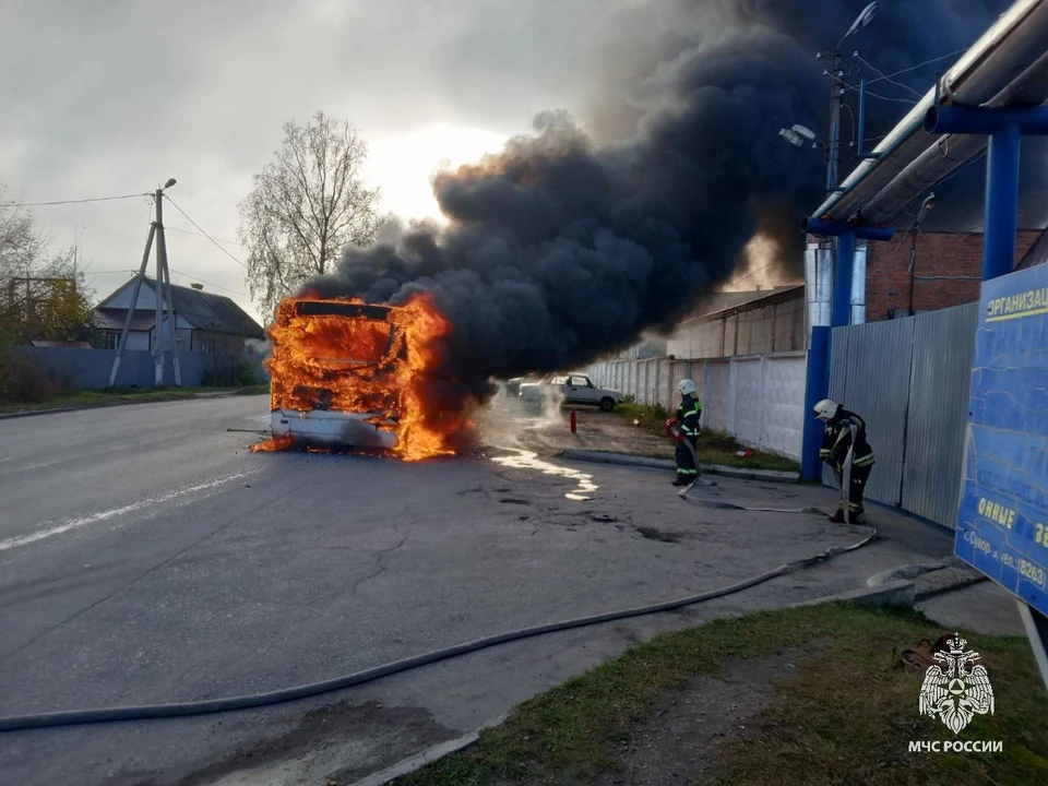 В Суворове Тульской области сгорел автобус