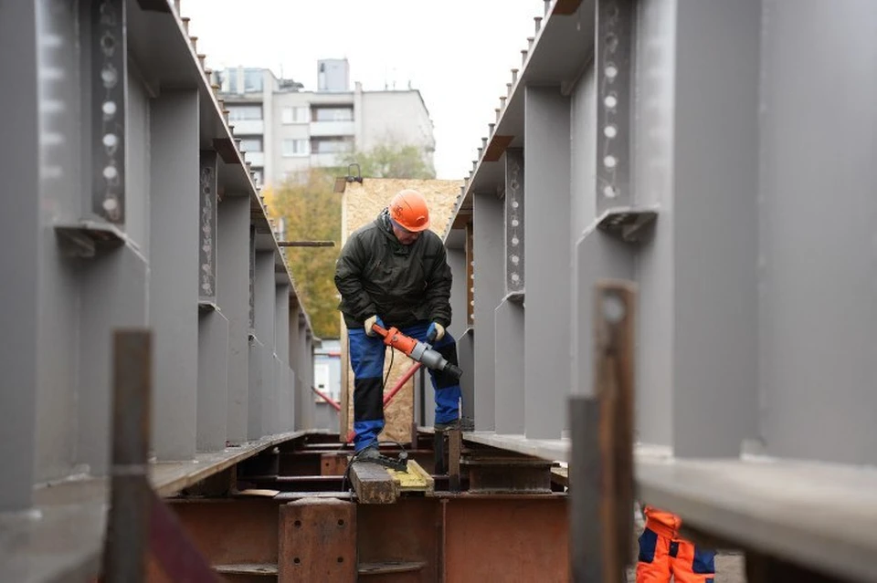 В Ульяновске к декабрю соберут все пролеты нового моста через Свиягу | ФОТО: администрация Ульяновска