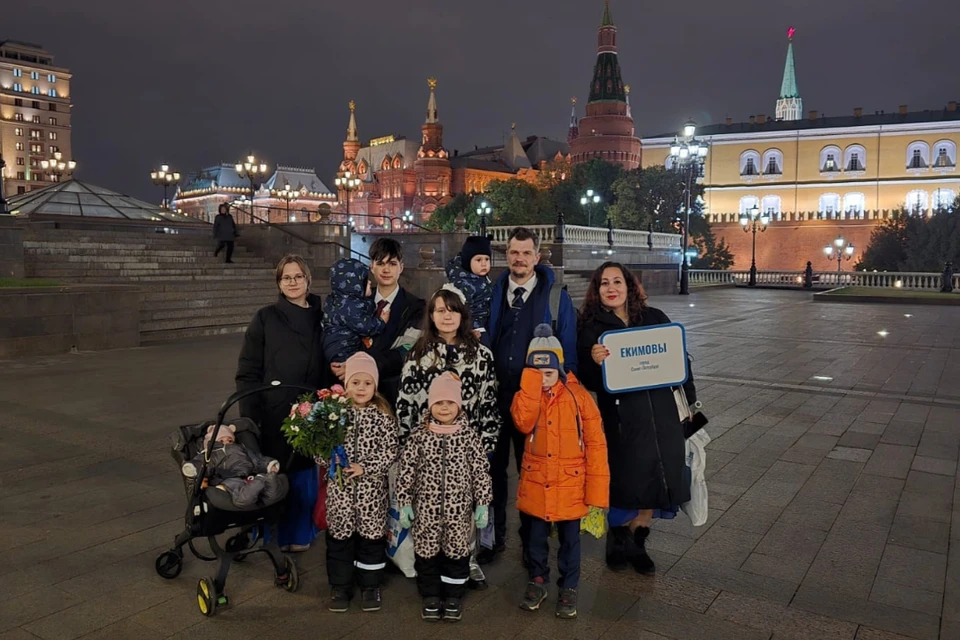 Многодетная семья с 10 детьми из Петербурга стала «Семьей года». Фото: vk.com/nekimova86