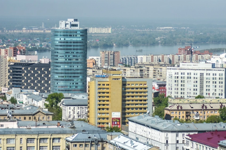 Новосибирцы жалуются на школьников, гуляющих по крыше здания на Ватутина. Фото: Мартынова Алена