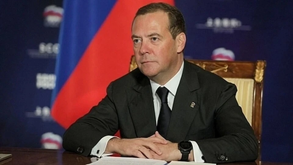 Медведев шуткой ответил на вопрос, есть ли инопланетяне среди нас