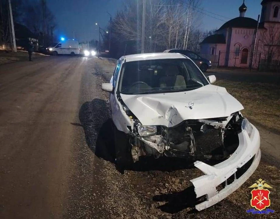 Женщина попала под колеса автомобиля. Ее увезли в больницу, но от полученных травм она скончалась. Фото: полиция Кузбасса