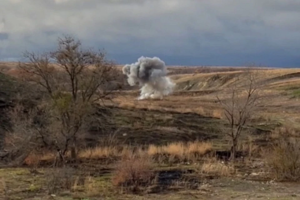 Боеприпас обезвредили наружным накладным снарядом. Фото: пресс-служба МЧС России по Ростовской области