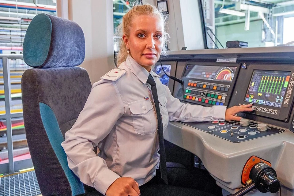 Почти вдвое больше женщин-машинистов стало работать в метро Москвы Фото: mos.ru